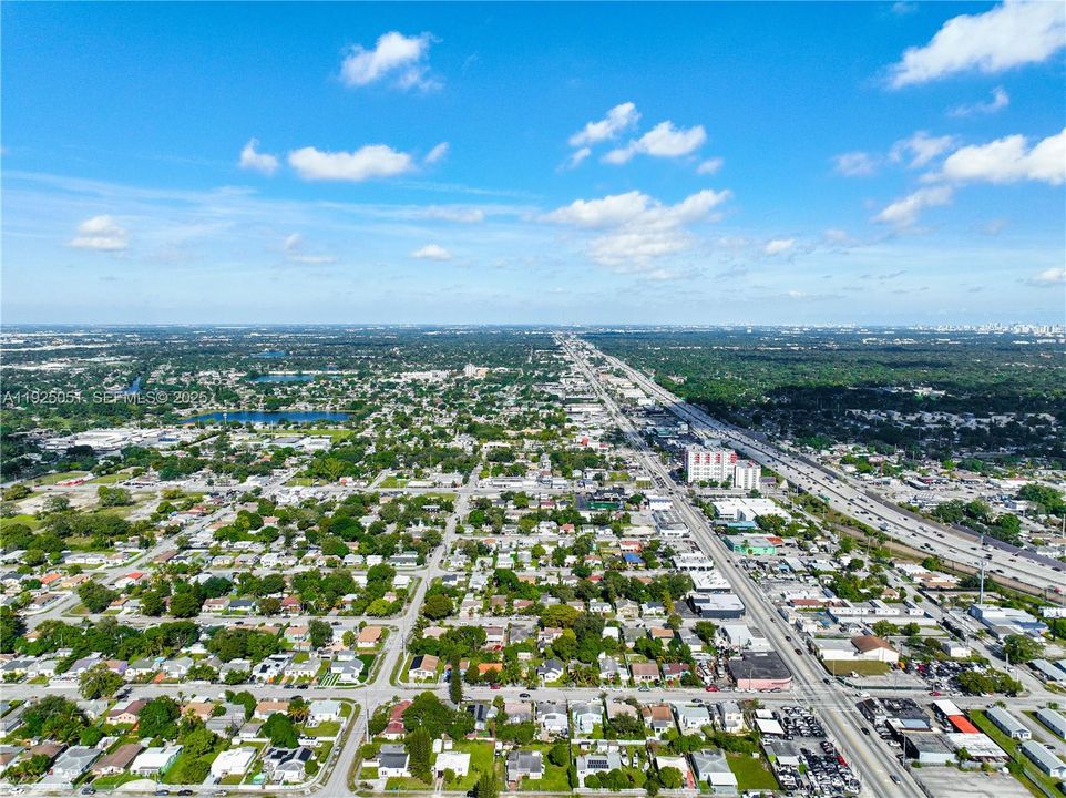 待售: $399,000 (2 贝兹, 1 浴室, 1374 平方英尺)