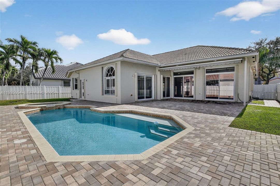 待售: $885,000 (4 贝兹, 3 浴室, 2444 平方英尺)