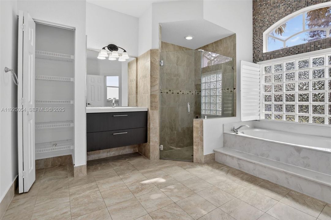 待售: $885,000 (4 贝兹, 3 浴室, 2444 平方英尺)