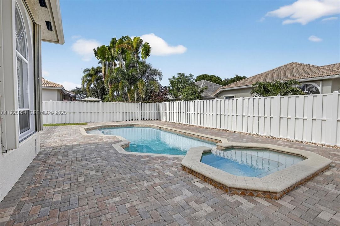 待售: $885,000 (4 贝兹, 3 浴室, 2444 平方英尺)