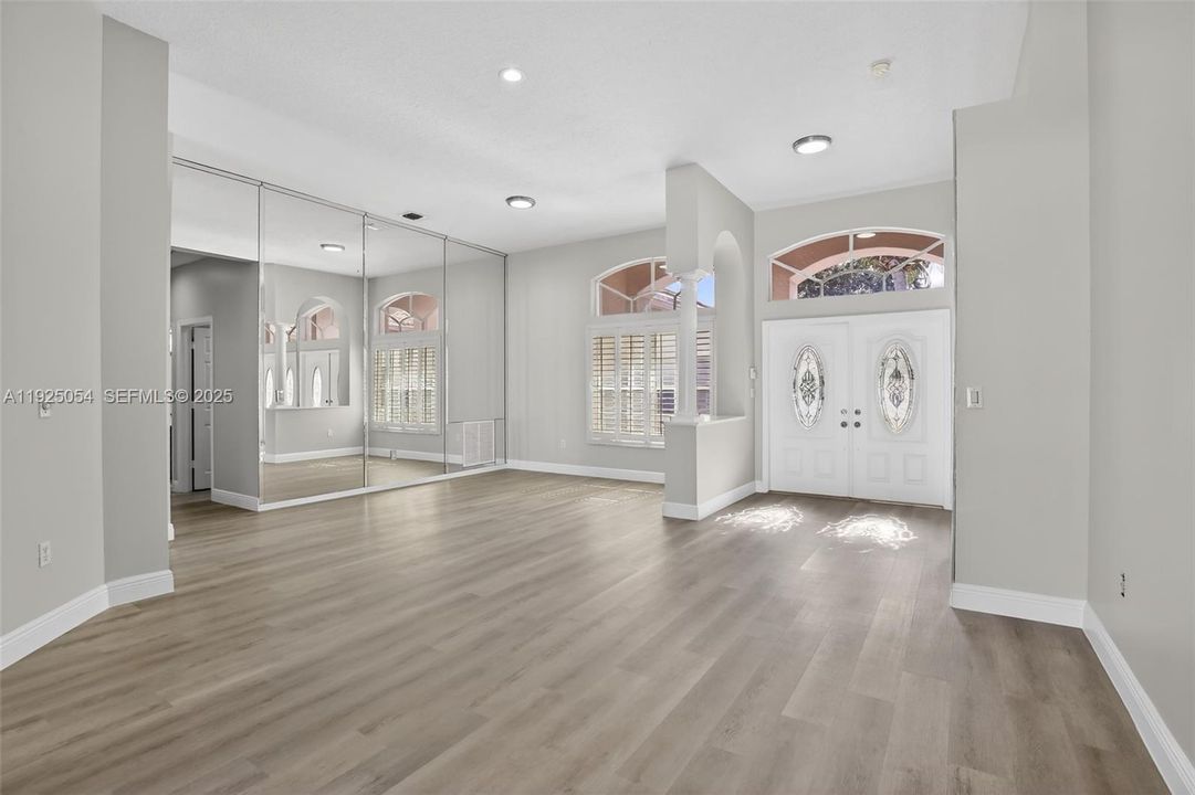 待售: $885,000 (4 贝兹, 3 浴室, 2444 平方英尺)