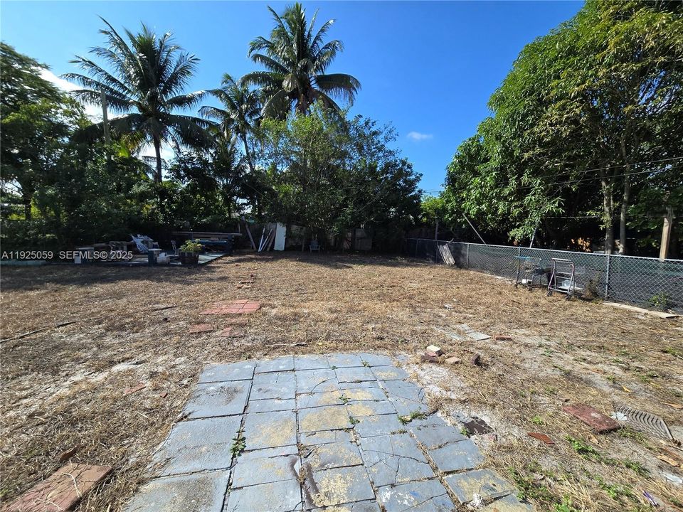 For Rent: $2,299 (4 beds, 2 baths, 1114 Square Feet)