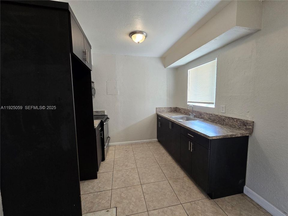 For Rent: $2,299 (4 beds, 2 baths, 1114 Square Feet)