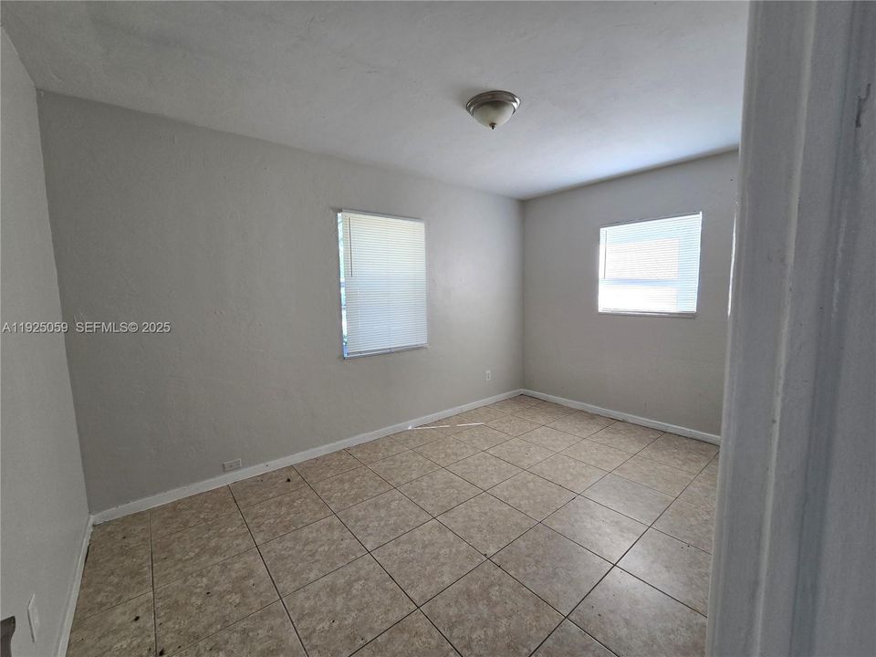 For Rent: $2,299 (4 beds, 2 baths, 1114 Square Feet)