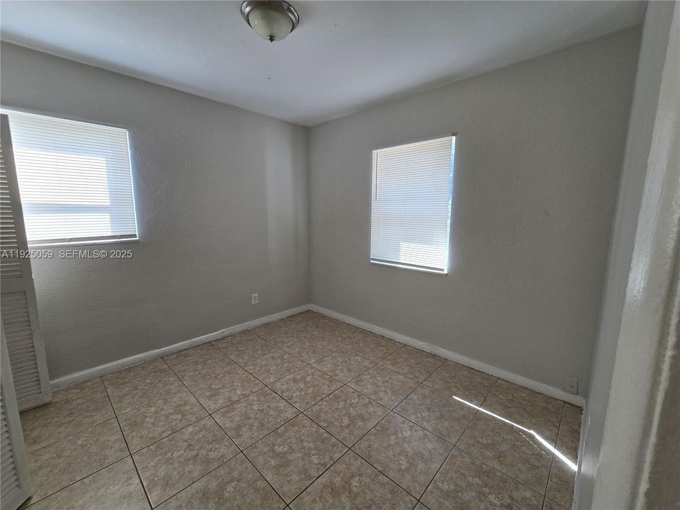 For Rent: $2,299 (4 beds, 2 baths, 1114 Square Feet)