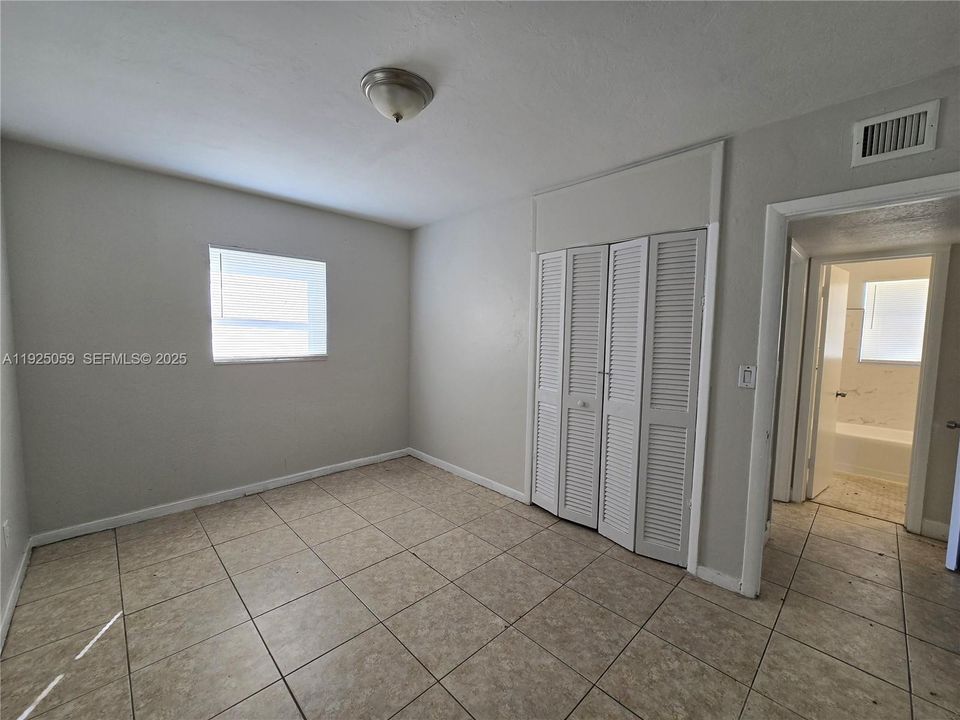 For Rent: $2,299 (4 beds, 2 baths, 1114 Square Feet)