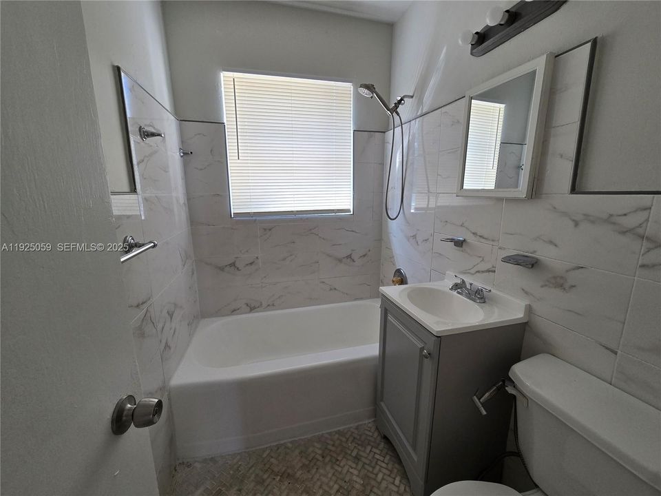 For Rent: $2,299 (4 beds, 2 baths, 1114 Square Feet)