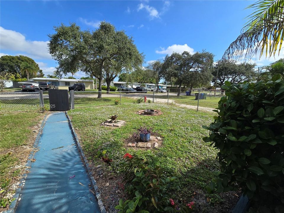 For Rent: $2,299 (4 beds, 2 baths, 1114 Square Feet)