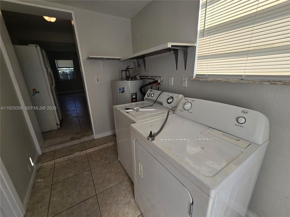 For Rent: $2,299 (4 beds, 2 baths, 1114 Square Feet)