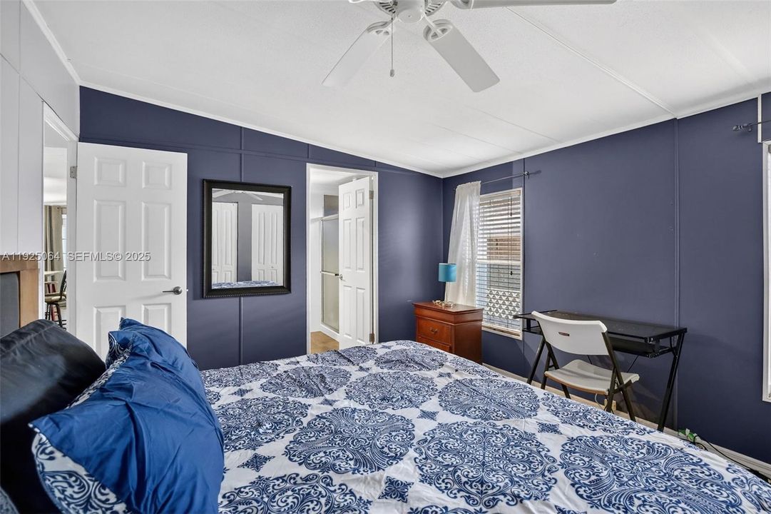 For Sale: $290,000 (2 beds, 2 baths, 957 Square Feet)