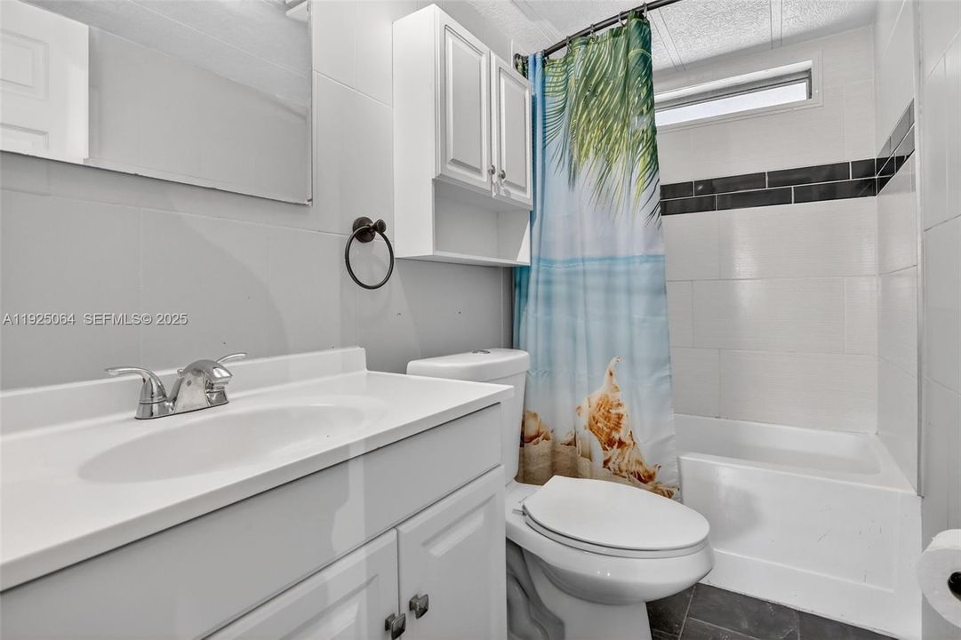 For Sale: $290,000 (2 beds, 2 baths, 957 Square Feet)
