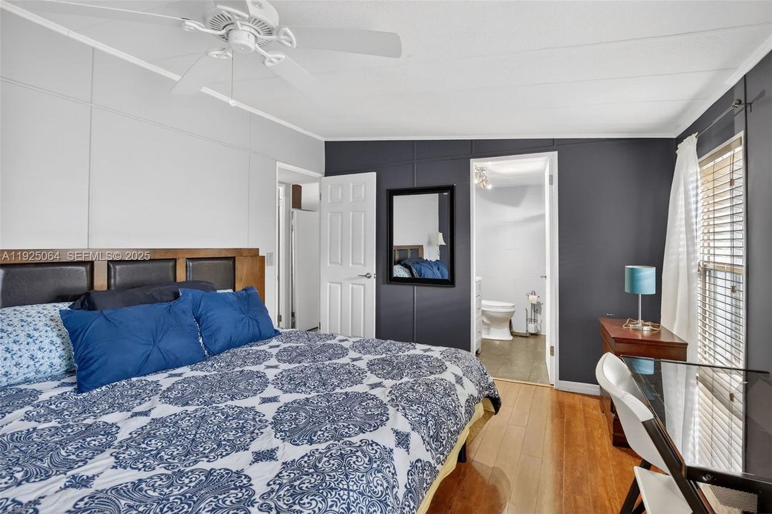 For Sale: $290,000 (2 beds, 2 baths, 957 Square Feet)