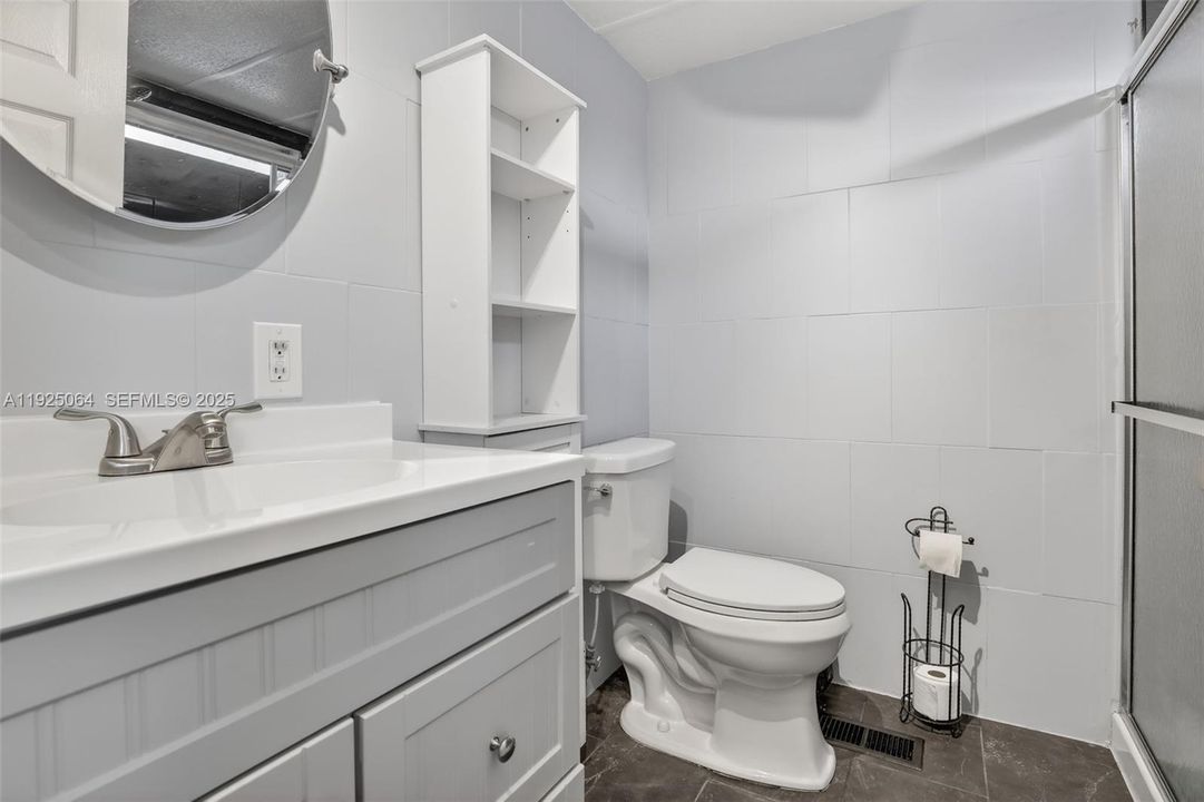 For Sale: $290,000 (2 beds, 2 baths, 957 Square Feet)