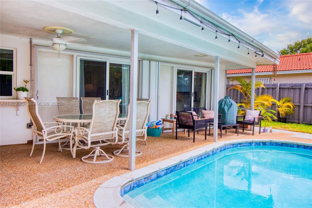 待售: $798,000 (4 贝兹, 2 浴室, 1490 平方英尺)