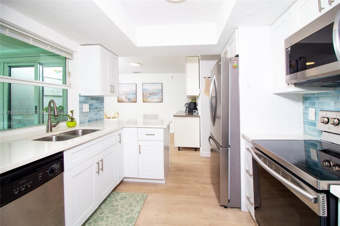 待售: $798,000 (4 贝兹, 2 浴室, 1490 平方英尺)