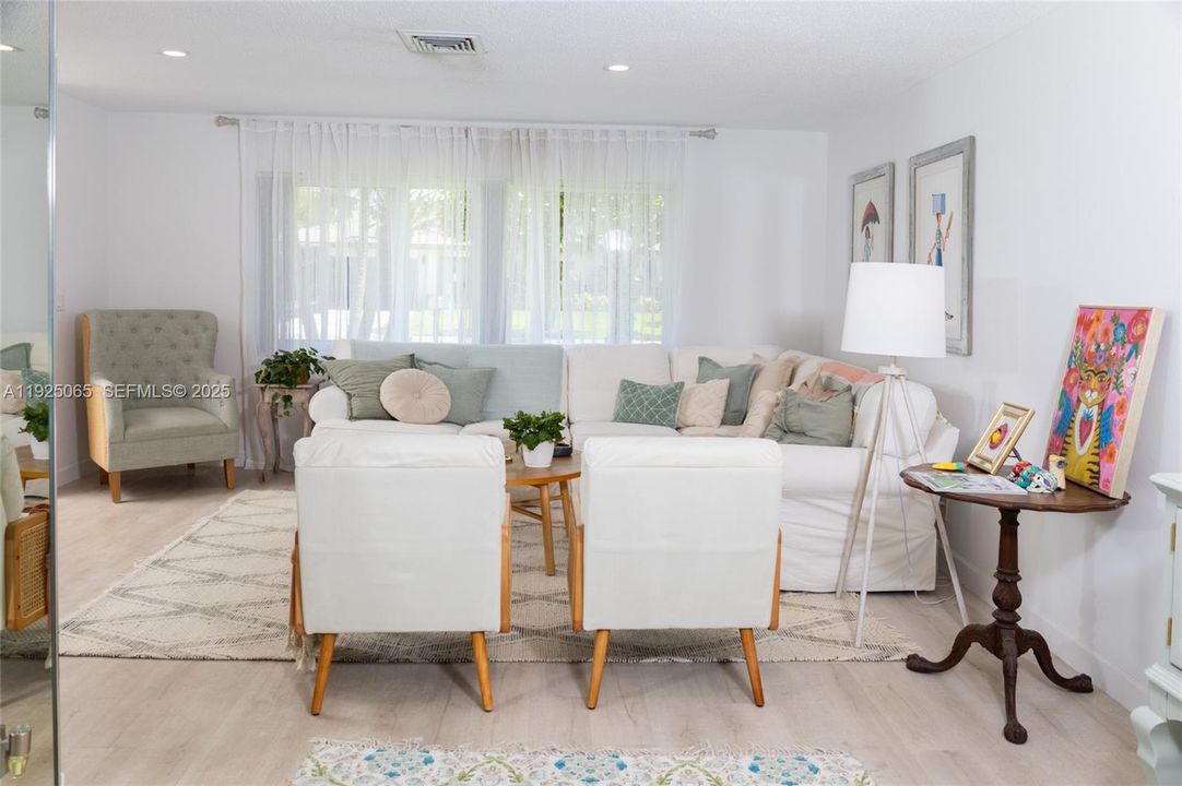 待售: $798,000 (4 贝兹, 2 浴室, 1490 平方英尺)