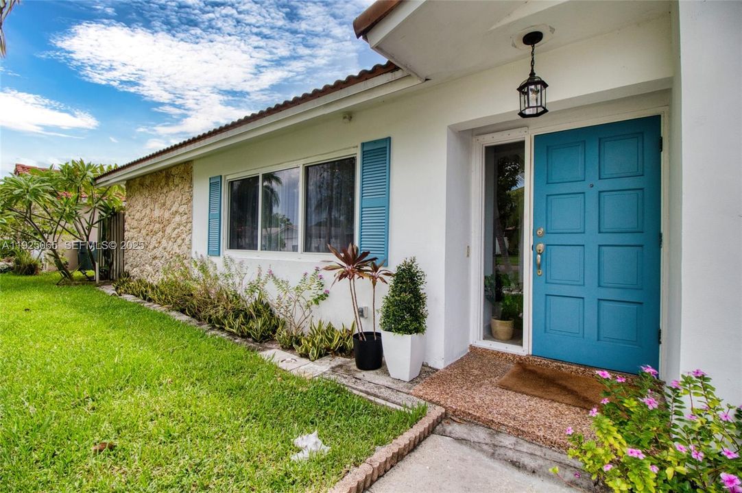 待售: $798,000 (4 贝兹, 2 浴室, 1490 平方英尺)