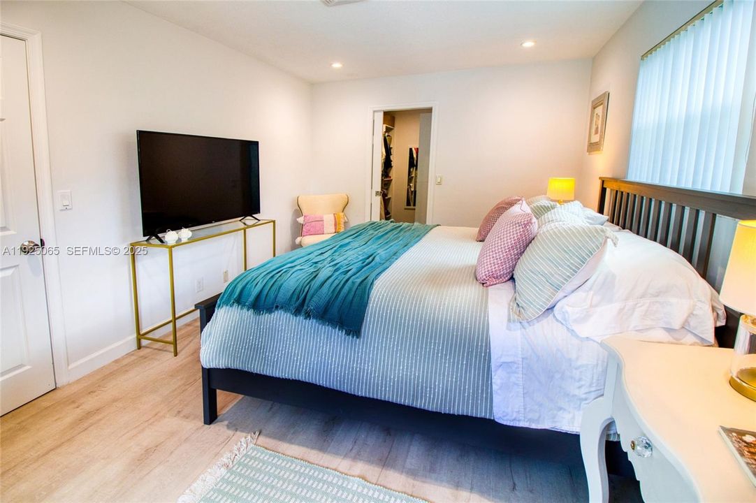 待售: $798,000 (4 贝兹, 2 浴室, 1490 平方英尺)