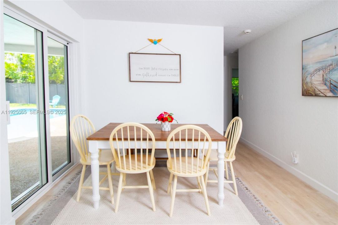 待售: $798,000 (4 贝兹, 2 浴室, 1490 平方英尺)