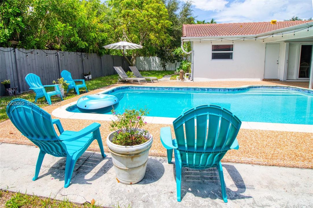 待售: $798,000 (4 贝兹, 2 浴室, 1490 平方英尺)