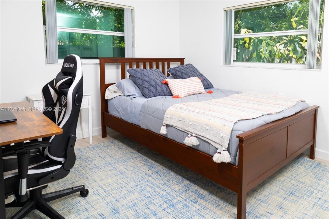 待售: $798,000 (4 贝兹, 2 浴室, 1490 平方英尺)