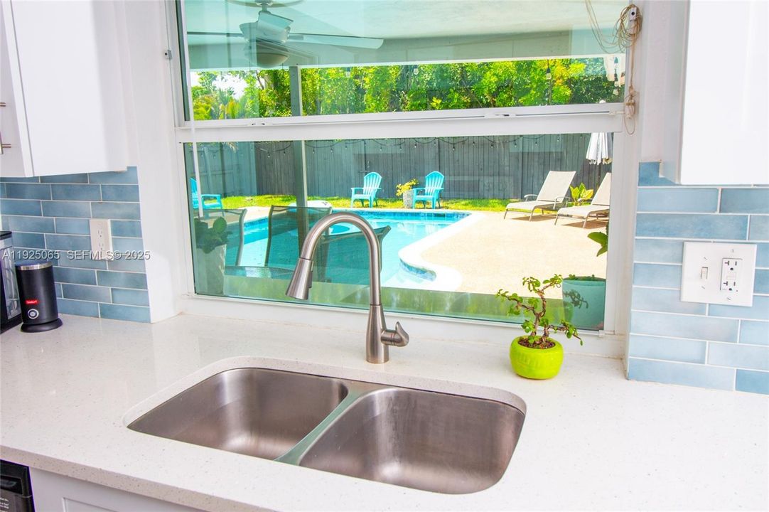 待售: $798,000 (4 贝兹, 2 浴室, 1490 平方英尺)