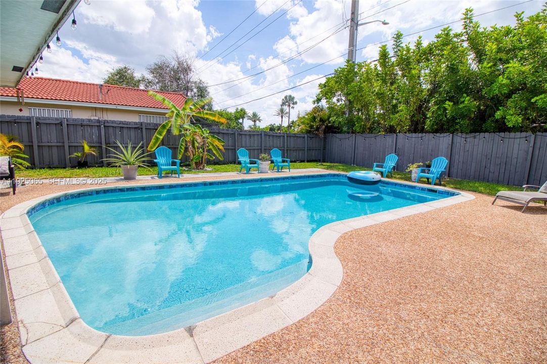 待售: $798,000 (4 贝兹, 2 浴室, 1490 平方英尺)