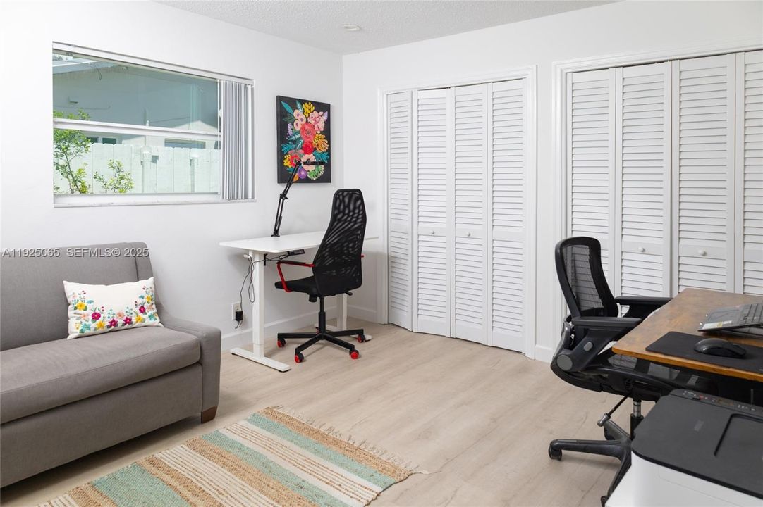 待售: $798,000 (4 贝兹, 2 浴室, 1490 平方英尺)