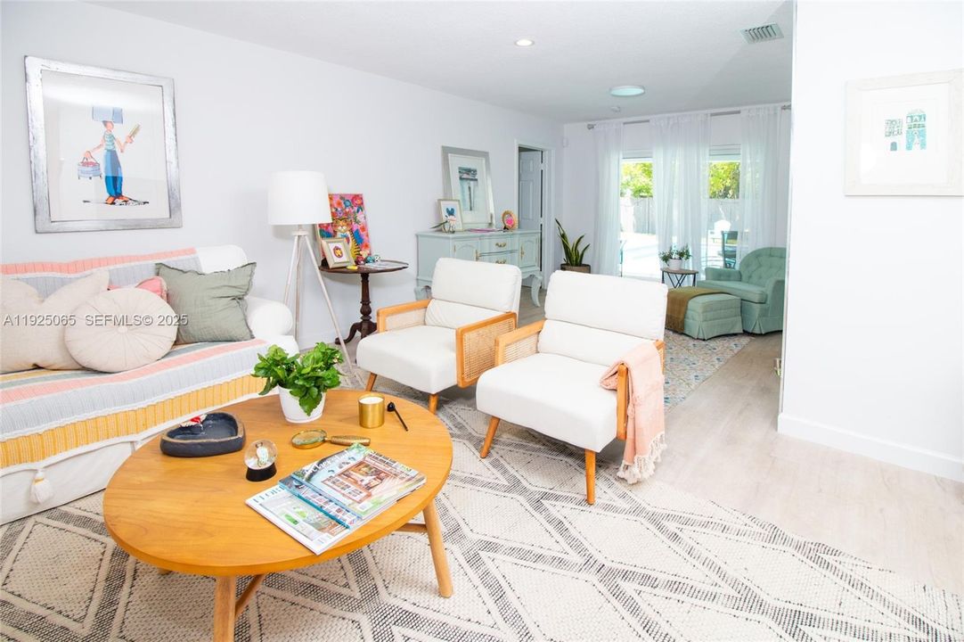 待售: $798,000 (4 贝兹, 2 浴室, 1490 平方英尺)