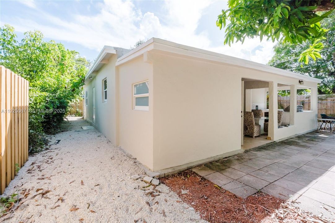 For Sale: $529,000 (3 beds, 2 baths, 1539 Square Feet)