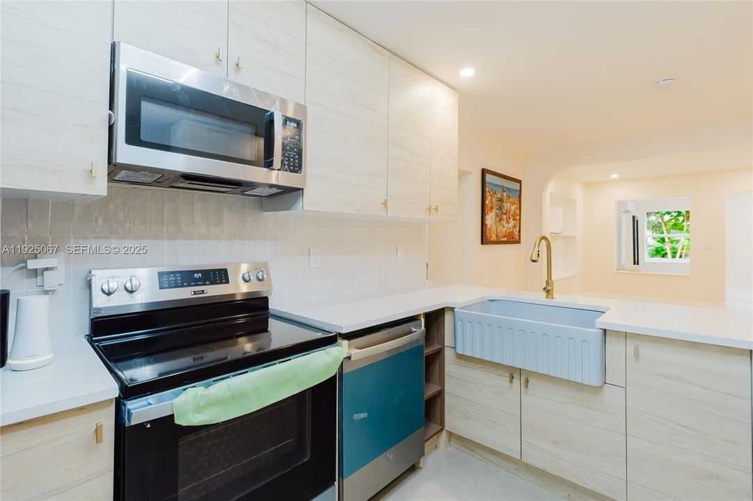 For Sale: $529,000 (3 beds, 2 baths, 1539 Square Feet)