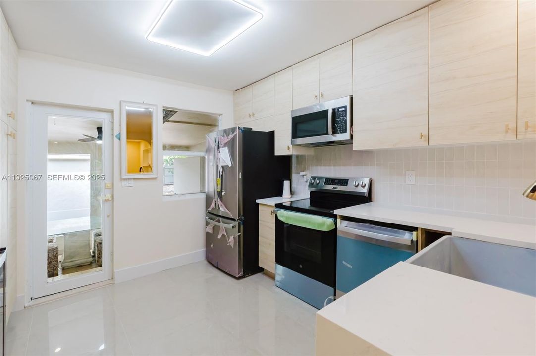 For Sale: $529,000 (3 beds, 2 baths, 1539 Square Feet)