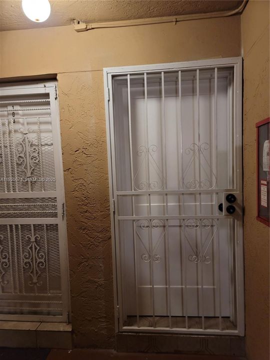 В аренду: $2,100 (2 спален, 1 ванн, 770 Квадратных фут)