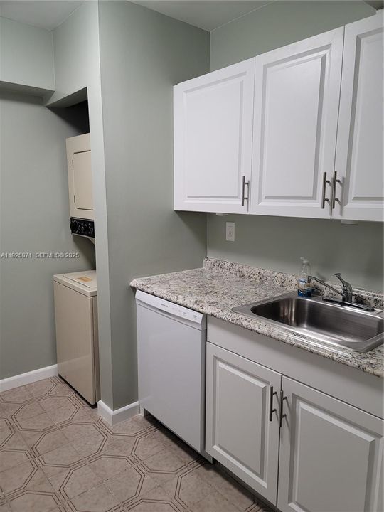 В аренду: $2,100 (2 спален, 1 ванн, 770 Квадратных фут)