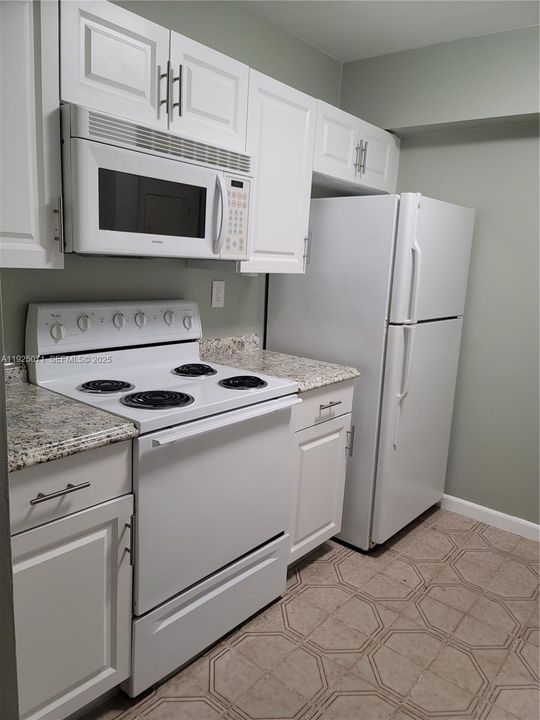 В аренду: $2,100 (2 спален, 1 ванн, 770 Квадратных фут)