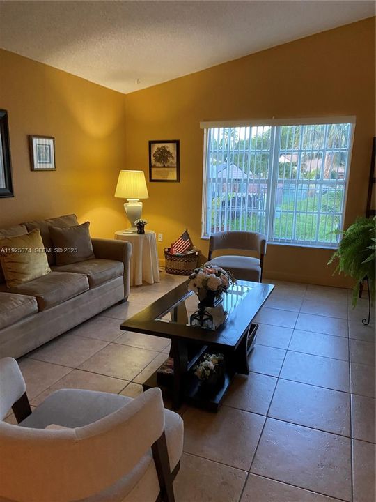 For Rent: $2,700 (3 beds, 2 baths, 1322 Square Feet)