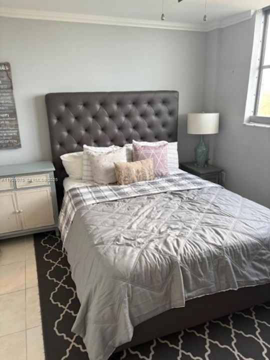 For Rent: $5,400 (2 beds, 2 baths, 1024 Square Feet)