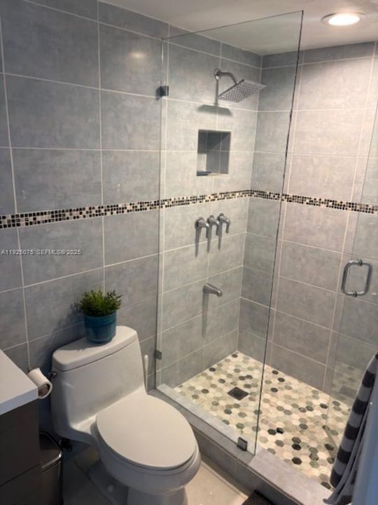 For Rent: $5,400 (2 beds, 2 baths, 1024 Square Feet)