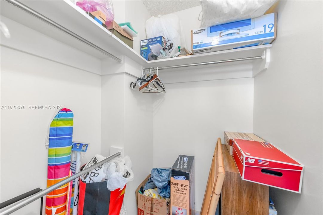 For Sale: $749,000 (2 beds, 2 baths, 1165 Square Feet)