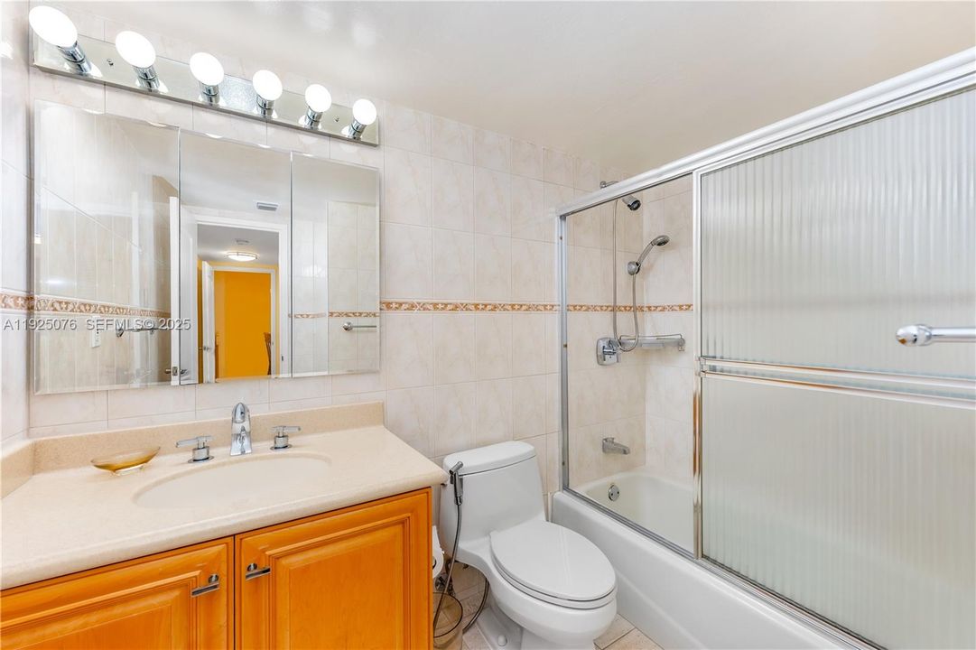 For Sale: $749,000 (2 beds, 2 baths, 1165 Square Feet)