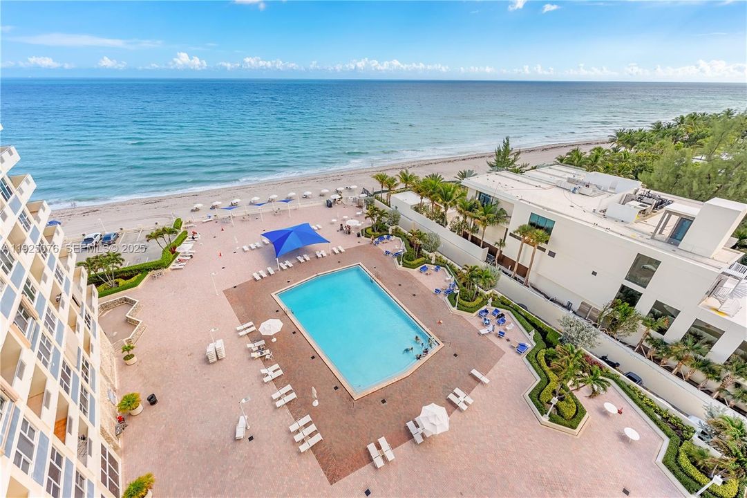 For Sale: $749,000 (2 beds, 2 baths, 1165 Square Feet)