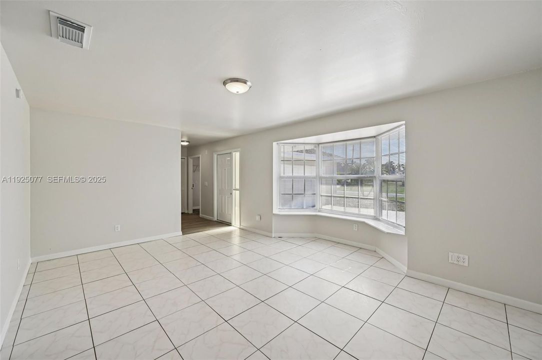 待售: $372,500 (3 贝兹, 2 浴室, 1615 平方英尺)