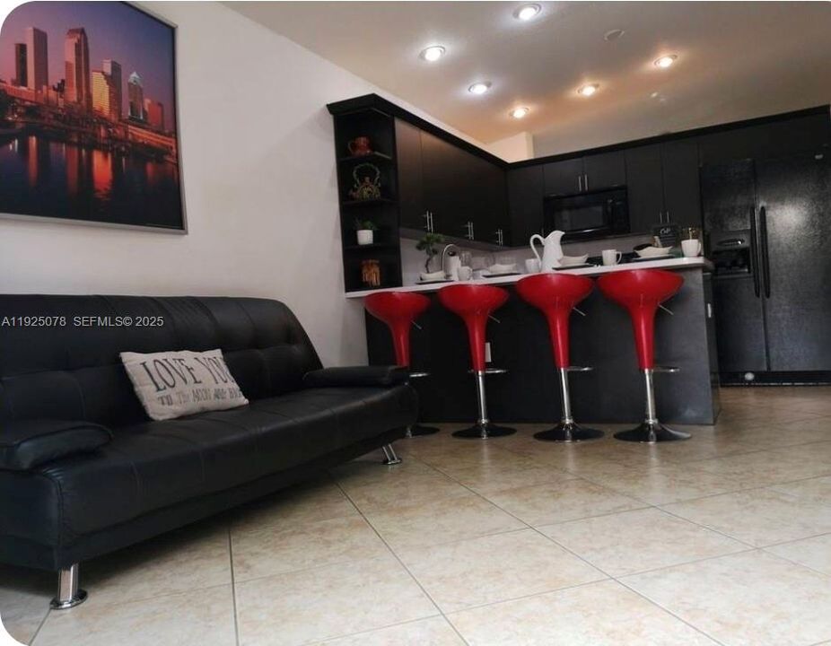 出租: $3,400 (3 贝兹, 2 浴室, 1571 平方英尺)