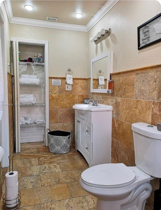 出租: $3,400 (3 贝兹, 2 浴室, 1571 平方英尺)