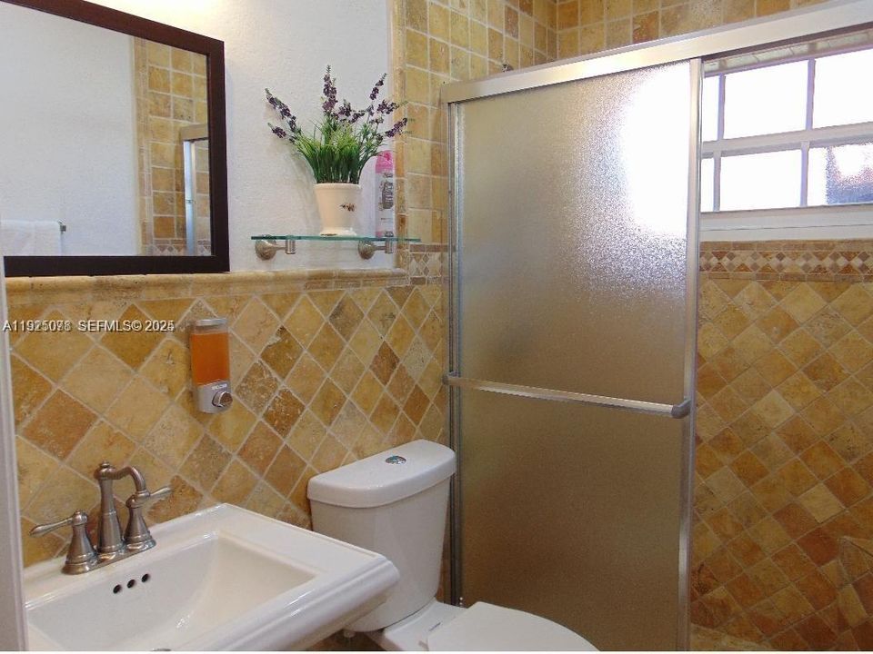 出租: $3,400 (3 贝兹, 2 浴室, 1571 平方英尺)