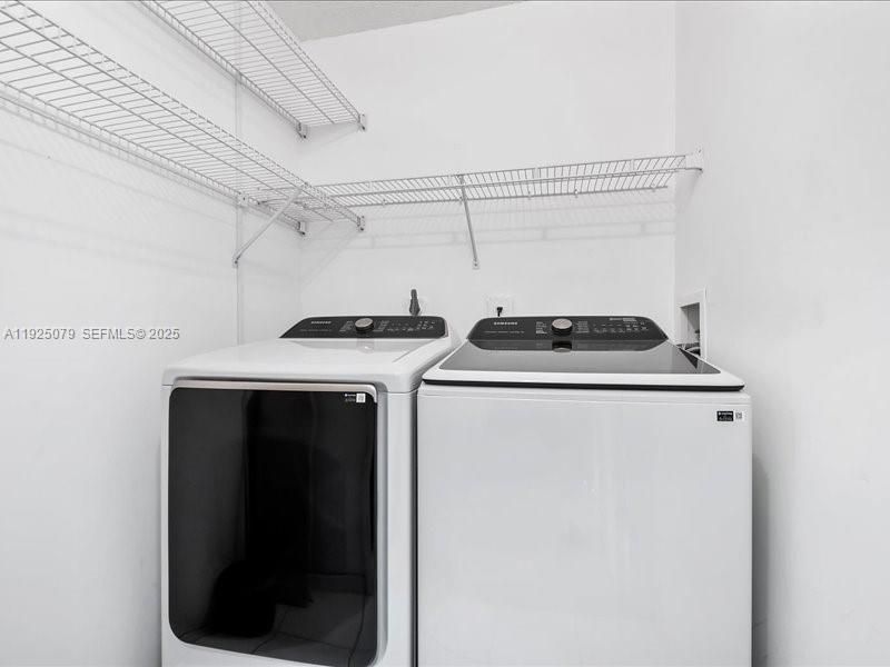 待售: $1,085,000 (2 贝兹, 2 浴室, 1820 平方英尺)