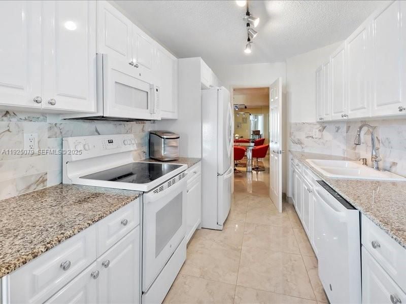 待售: $1,085,000 (2 贝兹, 2 浴室, 1820 平方英尺)