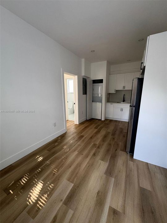 For Rent: $2,000 (1 beds, 1 baths, 3836 Square Feet)
