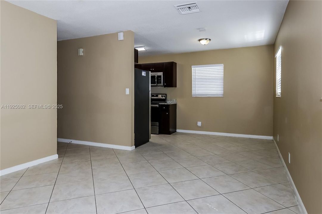 For Rent: $2,270 (3 beds, 1 baths, 1160 Square Feet)