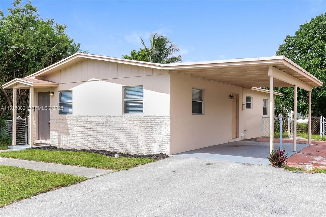 For Rent: $2,270 (3 beds, 1 baths, 1160 Square Feet)